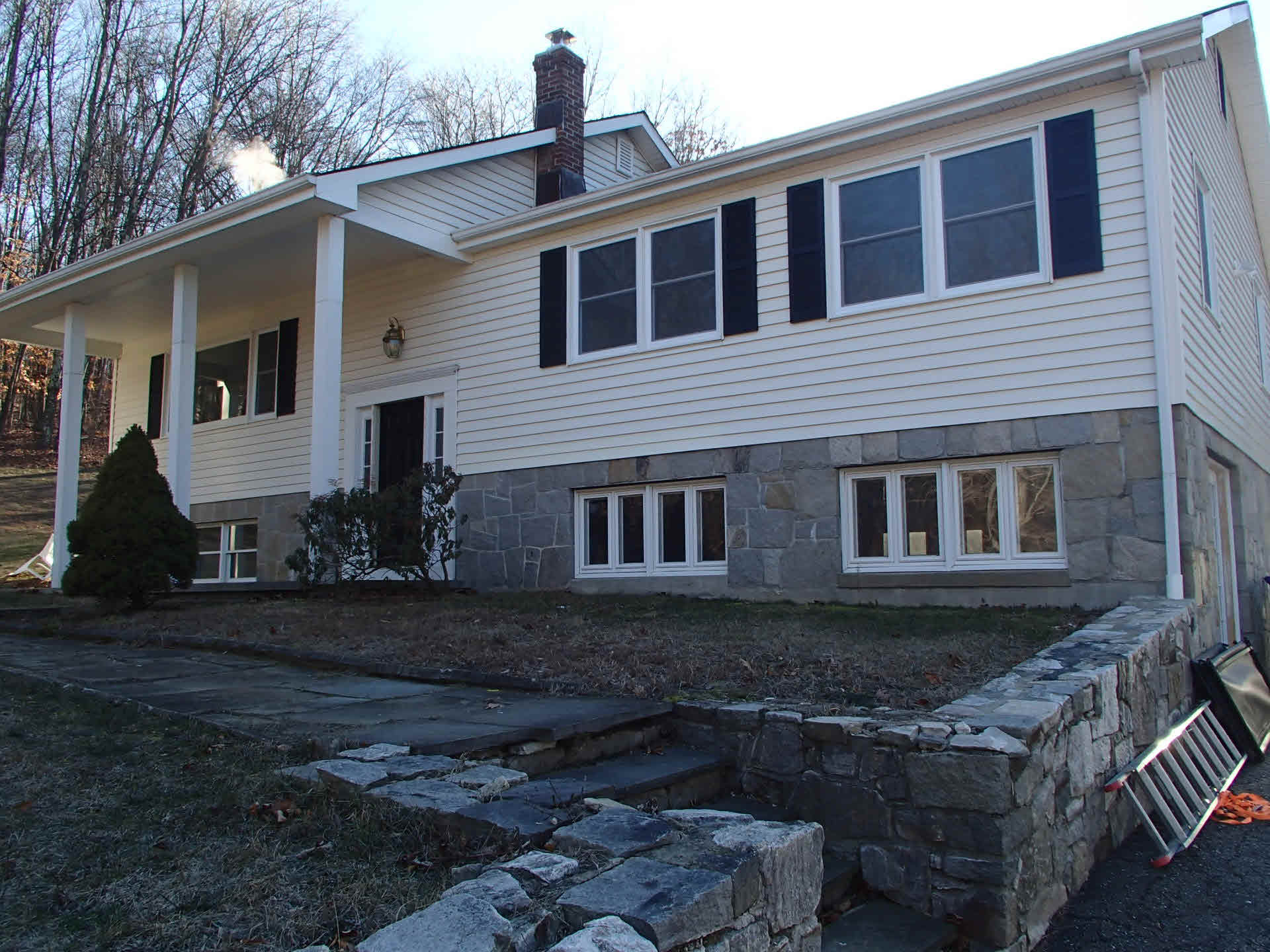 Building photograph for 15 HIGH MEADOW RD